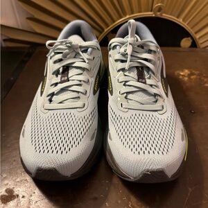 Brooks Adrenaline GTS 23